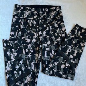 Sweaty Betty Zero Gravity 7/8 Running Leggings - Size S - Elephant Camo Print